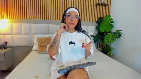 roseaurora online show from November 10, 12:33 pm