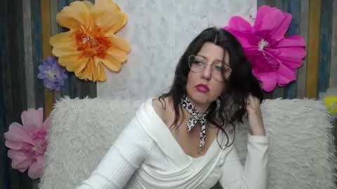 RoseHille online show from April 26, 2:04 pm