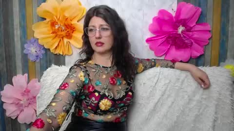 RoseHille online show from April 25, 2:03 pm