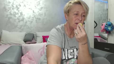 Lovepinklilly online show from April 27, 4:59 pm