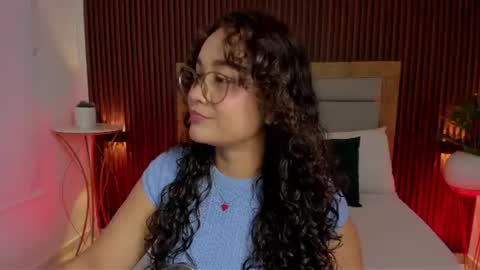 rossie_lanie_ online show from June 11, 7:32 pm