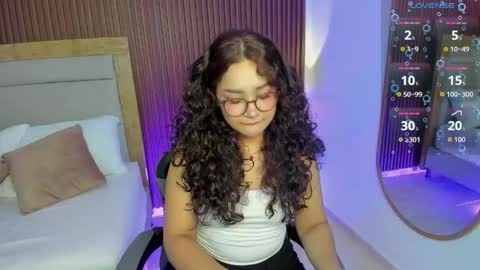rossie_lanie_ online show from April 20, 7:39 pm