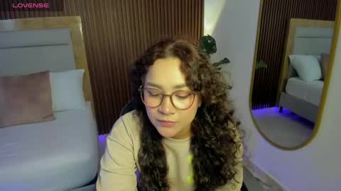 rossie_lanie_ online show from April 23, 7:49 pm