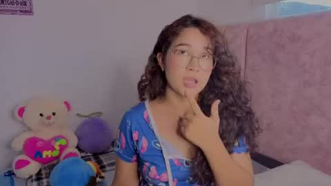 rossie_lanie_ online show from June 9, 10:42 pm
