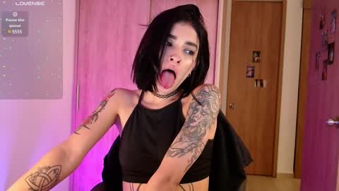 Snapshot of rot_wallace chatting on March 4, 3:44 am rot_wallace online show from March 4, 3:44 am