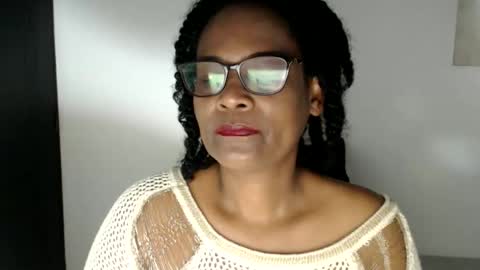 luxa online show from June 9, 1:21 pm