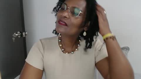 luxa online show from March 1, 1:18 pm