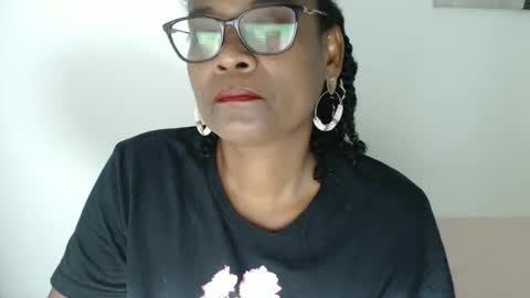 luxa online show from April 23, 7:49 pm