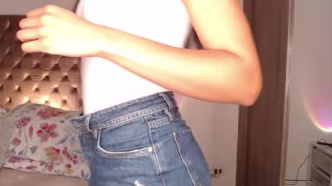 Rouss marie henao  online show from April 21, 1:42 am