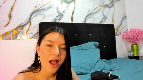 roxanaborns online show from June 10, 3:33 pm