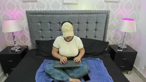 roxanebrown online show from April 19, 5:13 pm
