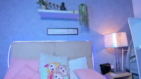 roxanebrown online show from July 14, 2:05 am