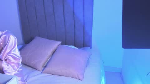 Roxane online show from December 2, 11:23 am