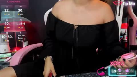 Snapshot of roxaneevans_ chatting on February 12, 10:14 am Roxane online show from February 12, 10:14 am
