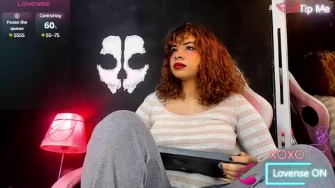 Snapshot of roxaneevans_ chatting on February 15, 10:00 am Roxane online show from February 15, 10:00 am