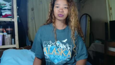 roxanne_98 online show from April 23, 2:19 am