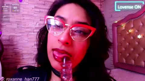 roxanne_han online show from March 11, 12:52 pm