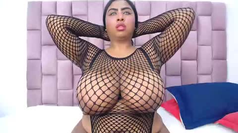 Snapshot of roxannehott chatting on October 8, 8:13 pm ross brown online show from October 8, 8:13 pm
