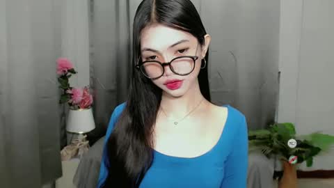 Snapshot of roxie_fuckdoll chatting on February 5, 10:22 pm Roxie online show from February 5, 10:22 pm