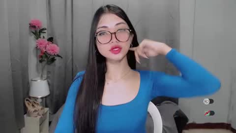 Snapshot of roxie_fuckdoll chatting on January 22, 11:00 pm Roxie online show from January 22, 11:00 pm
