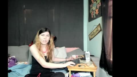 roxihazeleyes online show from April 28, 6:23 pm