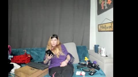 roxihazeleyes online show from January 7, 11:35 am