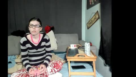 roxihazeleyes online show from April 19, 3:17 am