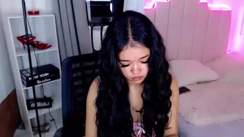 Snapshot of roxxy_blossom chatting on October 7, 5:45 am roxxy_blossom online show from October 7, 5:45 am