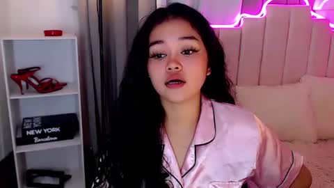 Snapshot of roxxy_blossom chatting on October 11, 4:17 am roxxy_blossom online show from October 11, 4:17 am