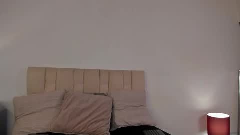 Snapshot of roxxy_mora chatting on February 20, 9:31 pm Roxxy online show from February 20, 9:31 pm