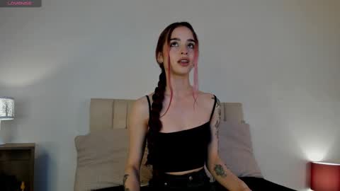 Snapshot of roxxy_mora chatting on February 12, 9:22 pm Roxxy online show from February 12, 9:22 pm