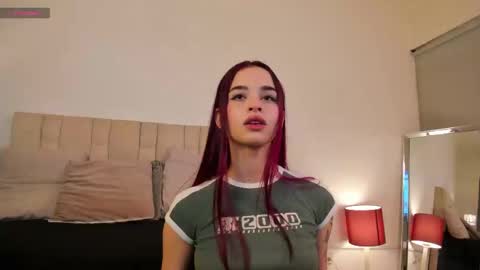 Snapshot of roxxy_mora chatting on March 5, 9:17 pm Roxxy online show from March 5, 9:17 pm