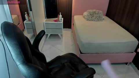roxxybloom online show from July 4, 12:45 pm