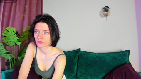 Snapshot of roxy_riot_ chatting on February 6, 1:27 am roxy_riot_ online show from February 6, 1:27 am