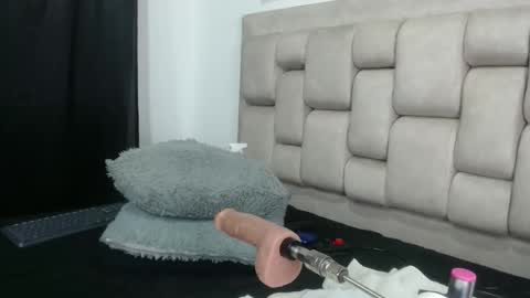 Snapshot of roxy_smith69 chatting on February 26, 1:14 am Roxy smith69 online show from February 26, 1:14 am