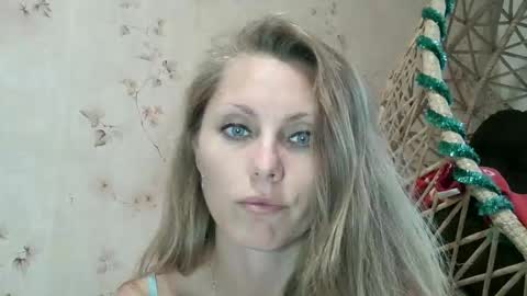 Snapshot of roxyfox18x01 chatting on October 5, 2:44 pm roxyfox18x01 online show from October 5, 2:44 pm