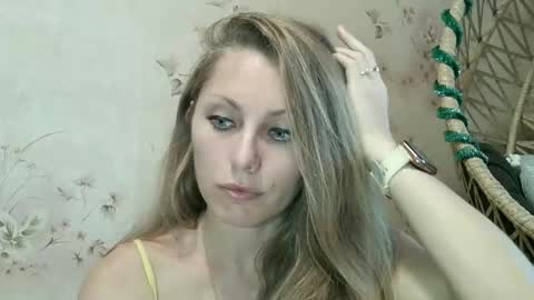 Snapshot of roxyfox18x01 chatting on October 12, 2:41 pm roxyfox18x01 online show from October 12, 2:41 pm