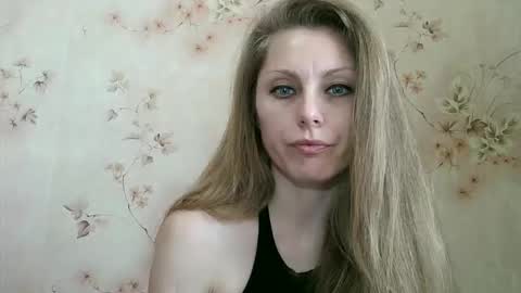 roxyfox18x01 online show from March 2, 7:15 am