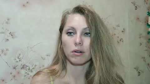 Snapshot of roxyfox18x01 chatting on October 14, 7:38 pm roxyfox18x01 online show from October 14, 7:38 pm