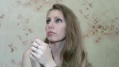 roxyfox18x01 online show from April 23, 1:46 pm