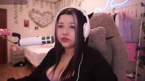 roxysuh online show from April 27, 8:33 am