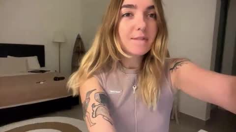 Roxy online show from March 23, 9:21 pm