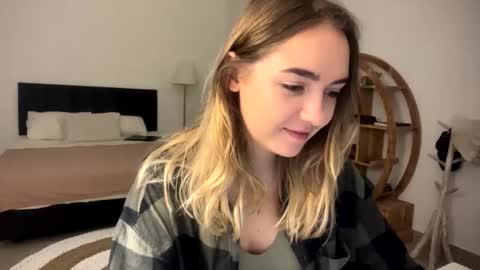 Roxy online show from March 22, 9:10 pm