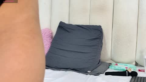 ruby_cruzz online show from April 22, 12:02 pm