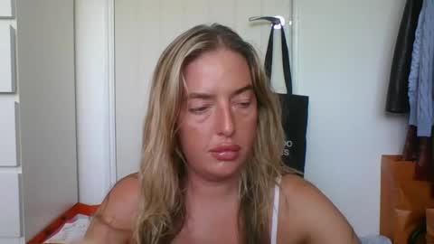 rubyredxxxoxxx online show from August 2, 9:56 am