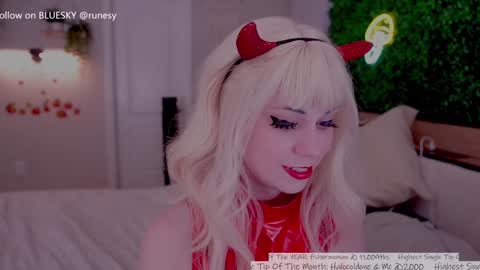 Snapshot of runesy chatting on October 17, 3:10 am Lady online show from October 17, 3:10 am