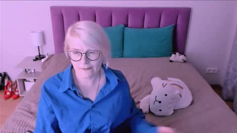 Sabrina MacMarren online show from September 25, 7:55 pm