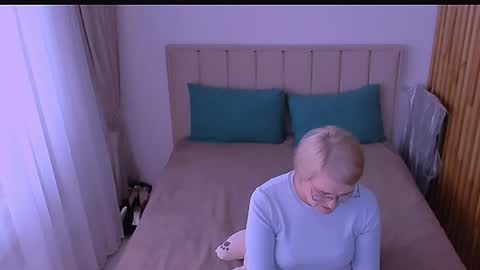 Sabrina MacMarren online show from April 25, 1:41 pm