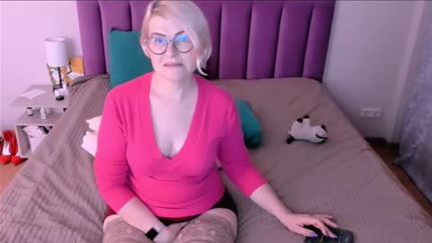 Sabrina MacMarren online show from November 16, 7:47 pm