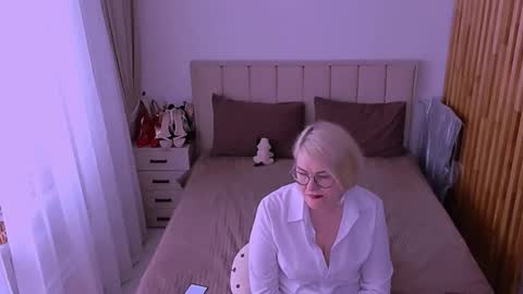 Sabrina MacMarren online show from June 9, 2:16 pm